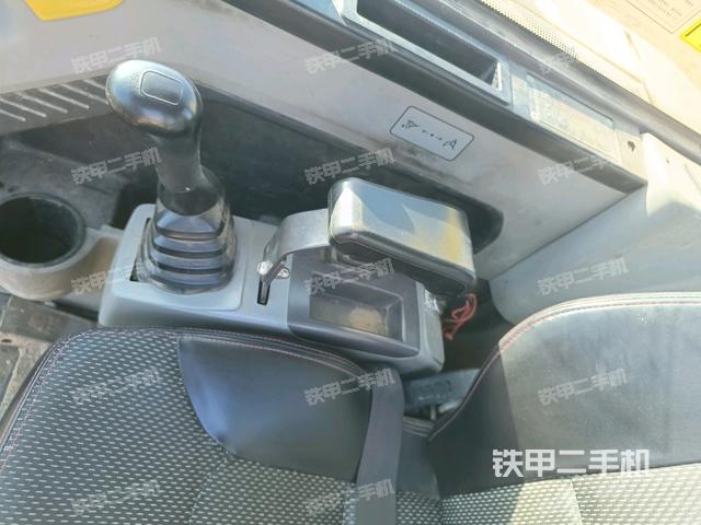 座椅右側(cè)控制臺(tái)/鑰匙門/油門/含右手柄（駕駛室部分）