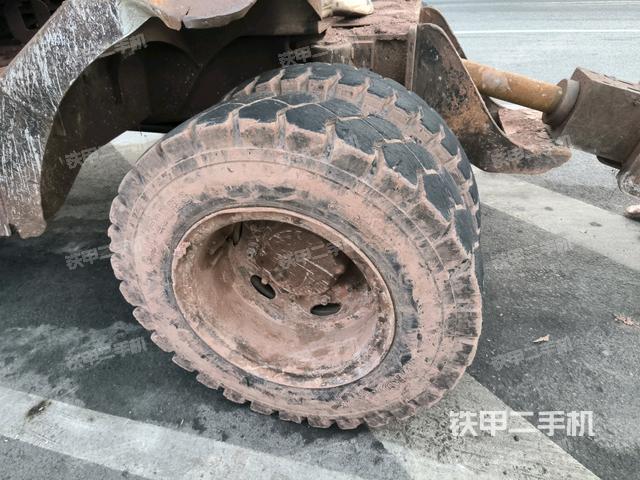 右驅(qū)動輪（行走機構）