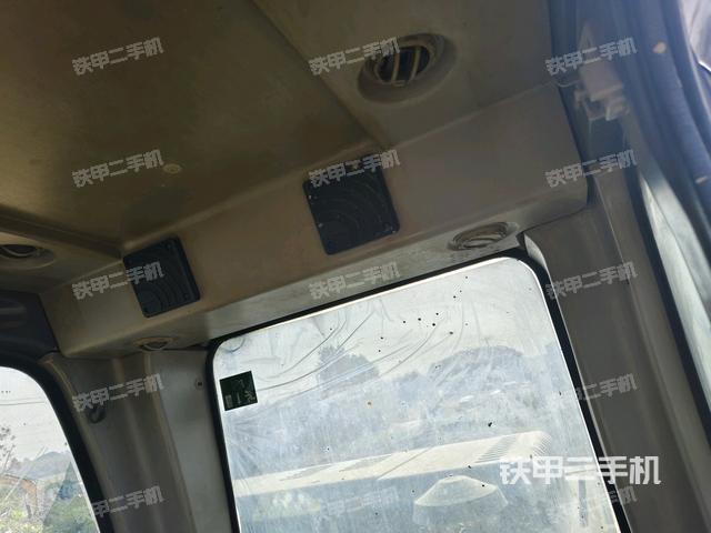 后窗玻璃角標（駕駛室部分）