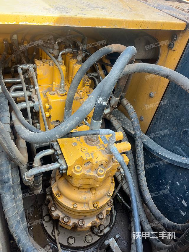 回轉(zhuǎn)馬達(dá)和主控閥（整機外觀）