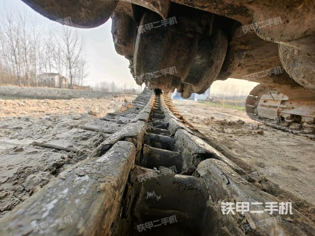 右側(cè)履帶整體(行走機構(gòu)) 右側(cè)履帶整體(行走機構(gòu))