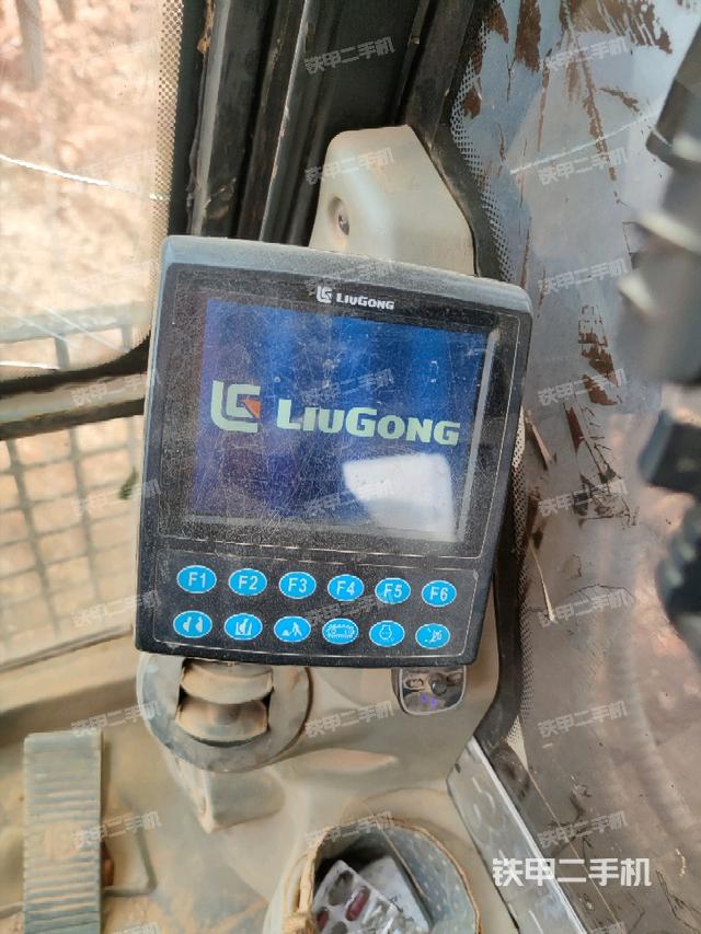 显示屏 (驾驶室部分) 显示屏 (驾驶室部分)