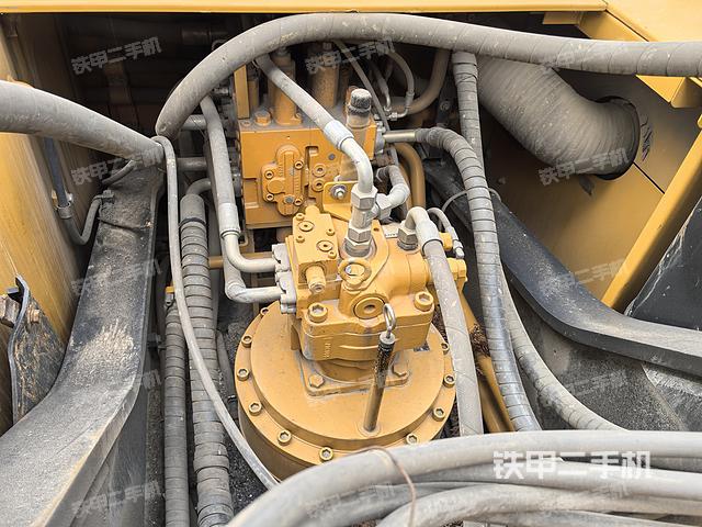 回转马达和主控阀（整机外观）