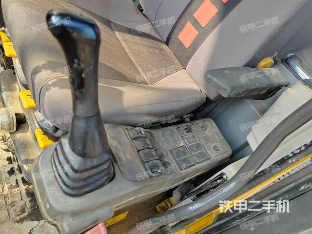 座椅左側(cè)控制臺/音響/含左手柄（駕駛室部分）