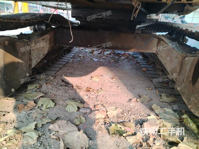 轉(zhuǎn)盤和下車架正前（工作和回轉(zhuǎn)裝置）