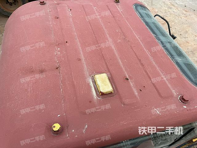 驾驶室顶部（整机外观）