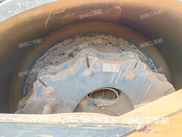 駕駛室操作臺(tái)（設(shè)備外觀及核心部件）