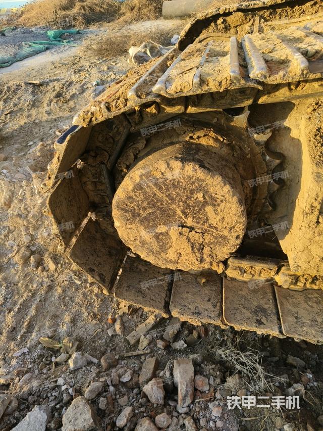 右驅(qū)動輪（行走機(jī)構(gòu)）