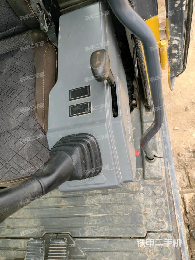 座椅右側(cè)控制臺(tái)/鑰匙門/油門/含右手柄（駕駛室部分）