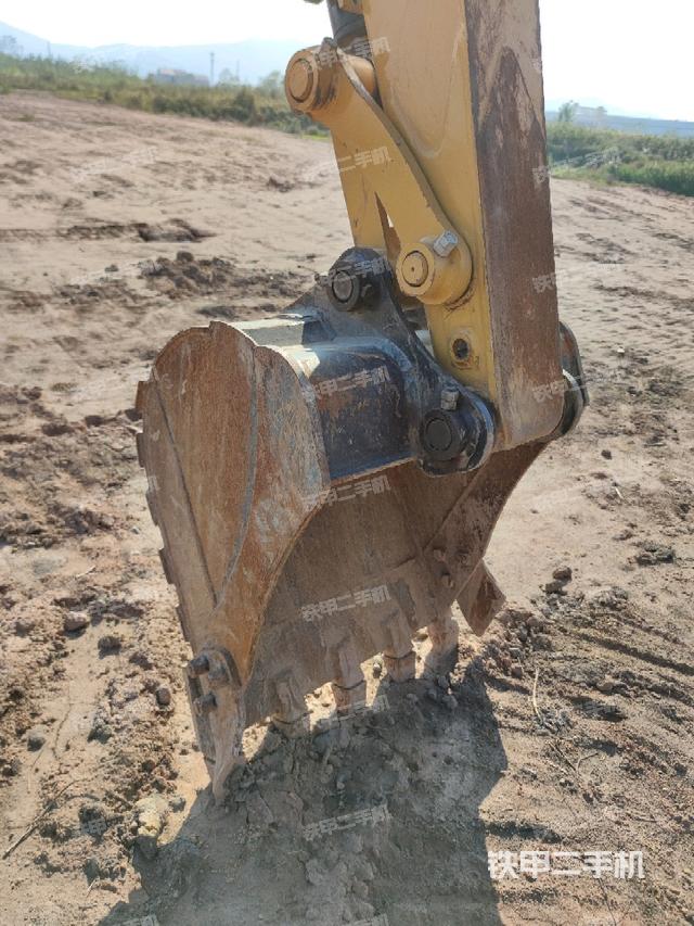 鏟斗右后整體(工作和回轉(zhuǎn)裝置) 鏟斗右后整體(工作和回轉(zhuǎn)裝置)