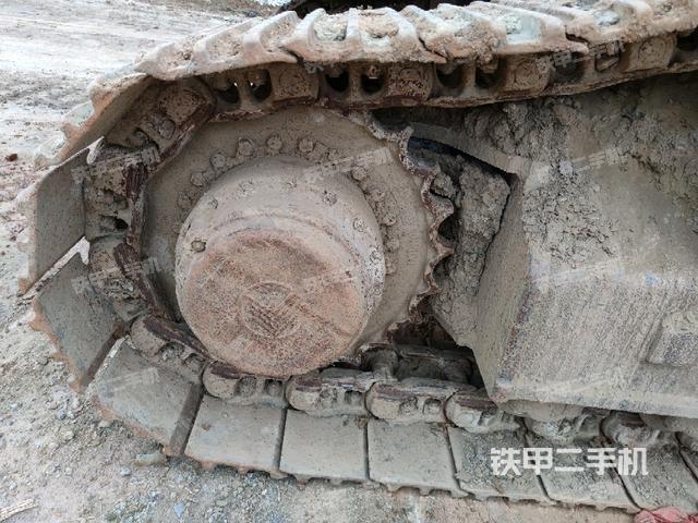 右驅(qū)動輪（行走機構(gòu)）