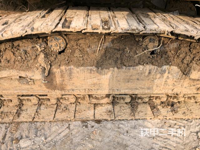 右側(cè)履帶整體(行走機(jī)構(gòu)) 右側(cè)履帶整體(行走機(jī)構(gòu))