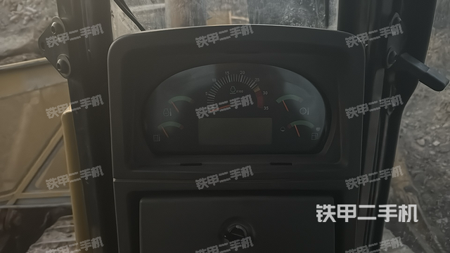 驾驶室操作台（设备外观及核心部件）