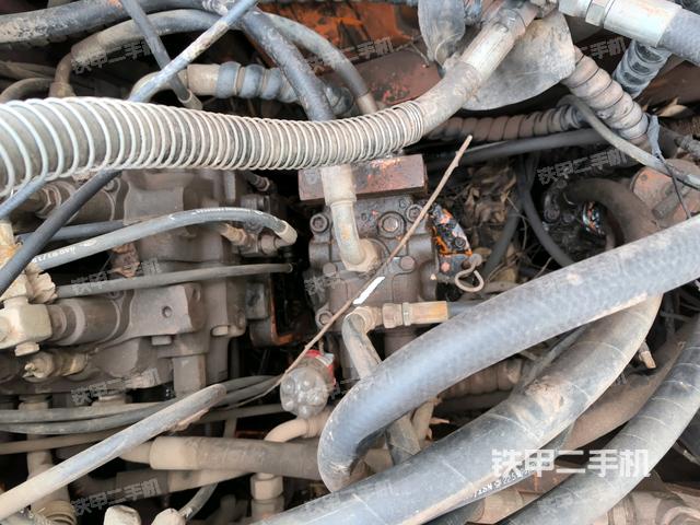 回轉(zhuǎn)馬達（上車部件）