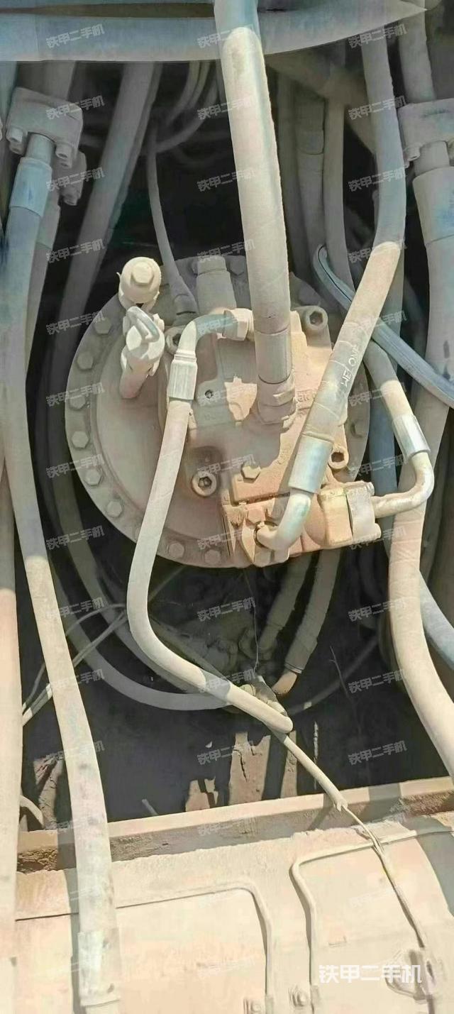 回转马达和主控阀（整机外观）