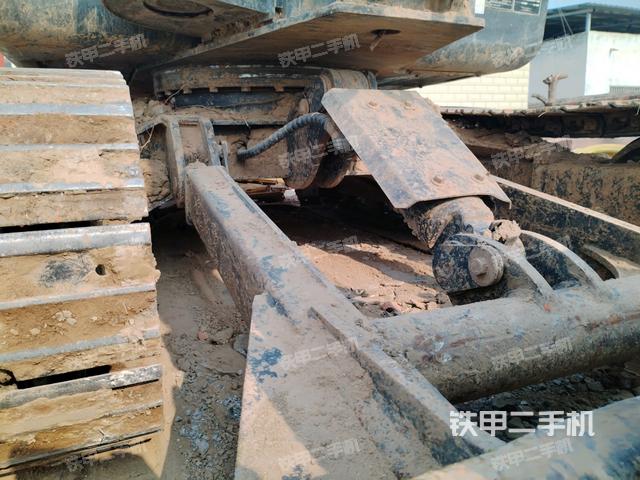 轉(zhuǎn)盤和下車架正前(工作和回轉(zhuǎn)裝置) 轉(zhuǎn)盤和下車架正前(工作和回轉(zhuǎn)裝置)