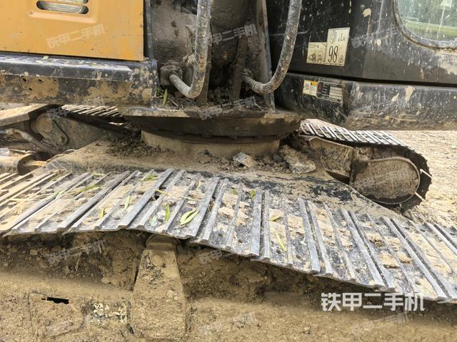 轉(zhuǎn)盤和下車架正前(工作和回轉(zhuǎn)裝置) 轉(zhuǎn)盤和下車架正前(工作和回轉(zhuǎn)裝置)