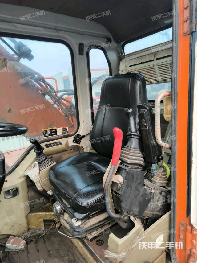 駕駛室正側(cè)（駕駛室部分）