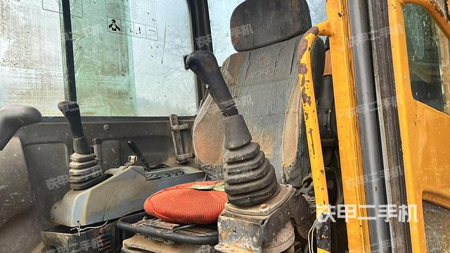 座椅左側(cè)控制臺/音響/含左手柄(駕駛室部分) 座椅左側(cè)控制臺/音響/含左手柄(駕駛室部分)