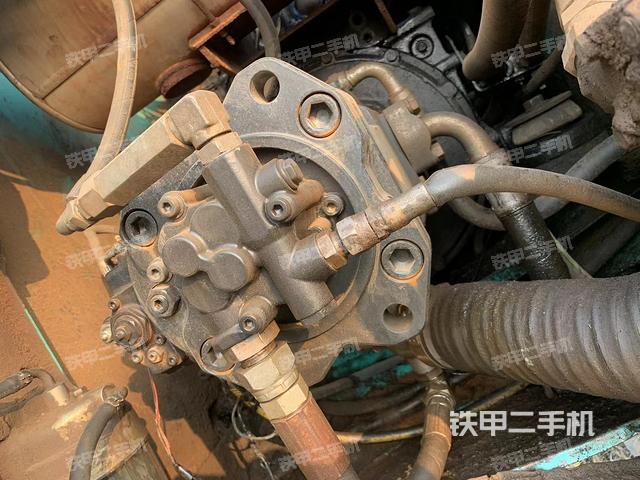 液壓泵艙室正面整體(整機(jī)外觀) 液壓泵艙室正面整體(整機(jī)外觀)