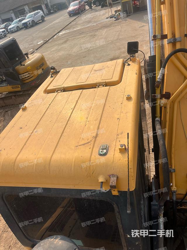 駕駛室頂部（整機外觀）