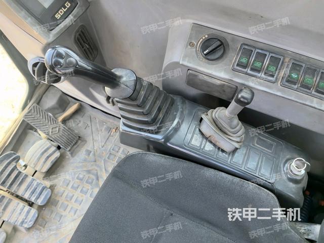 座椅右側(cè)控制臺/鑰匙門/油門/含右手柄（駕駛室部分）