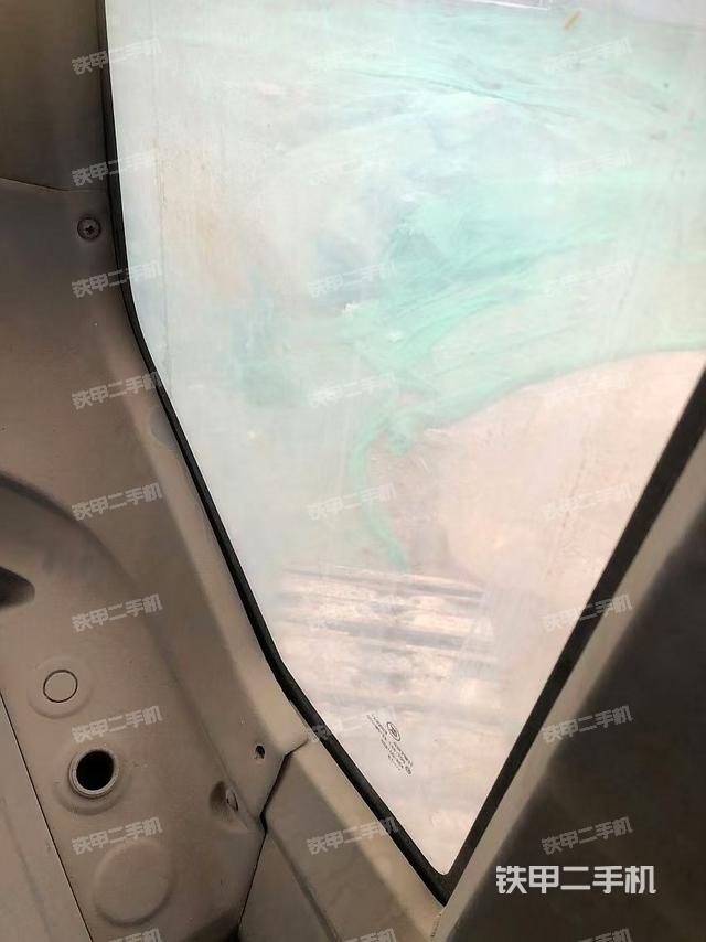 后窗玻璃角标（驾驶室部分）