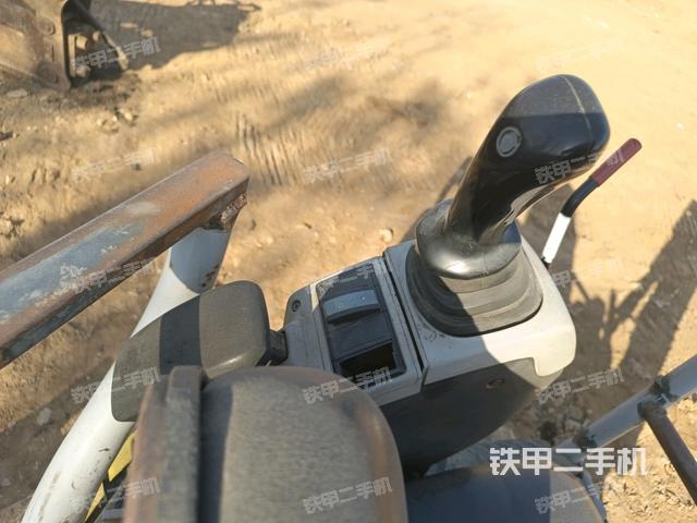 座椅左側(cè)控制臺/音響/含左手柄(駕駛室部分) 座椅左側(cè)控制臺/音響/含左手柄(駕駛室部分)