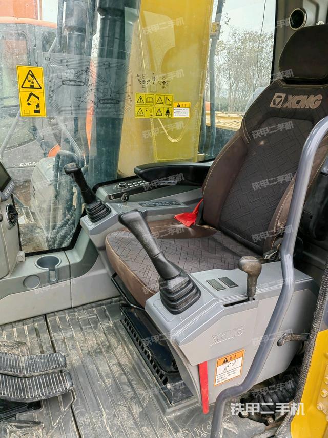 座椅左側(cè)控制臺(tái)/音響/含左手柄（駕駛室部分）