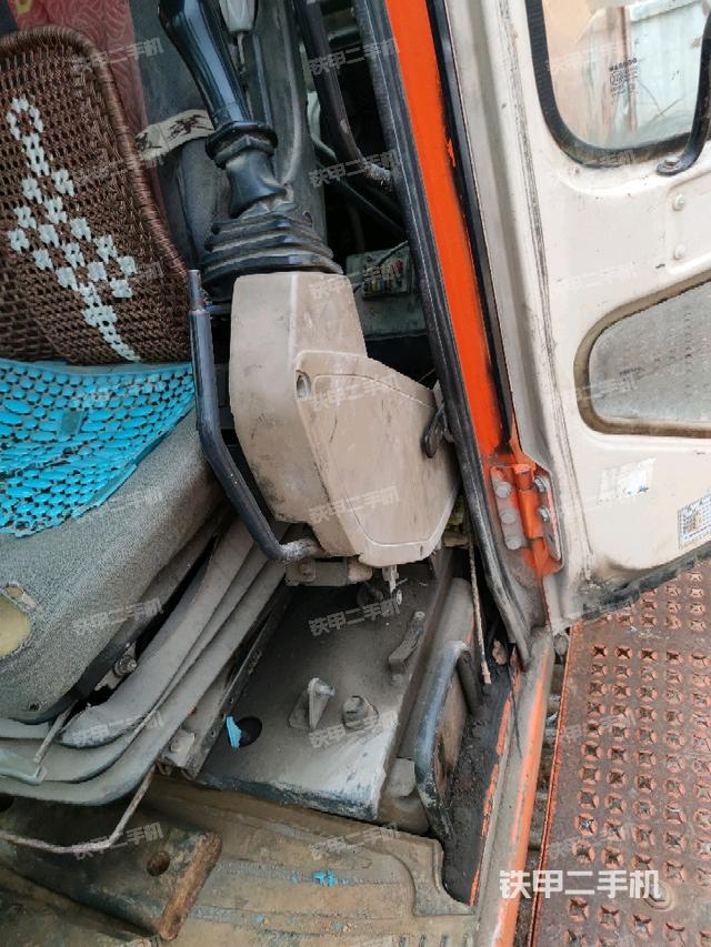 座椅左側(cè)控制臺/音響/含左手柄（駕駛室部分）