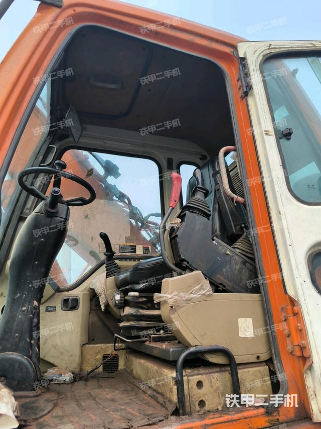 駕駛室左后45度（駕駛室部分）