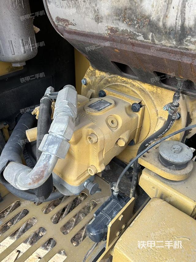 液壓泵艙室正面整體（整機(jī)外觀）