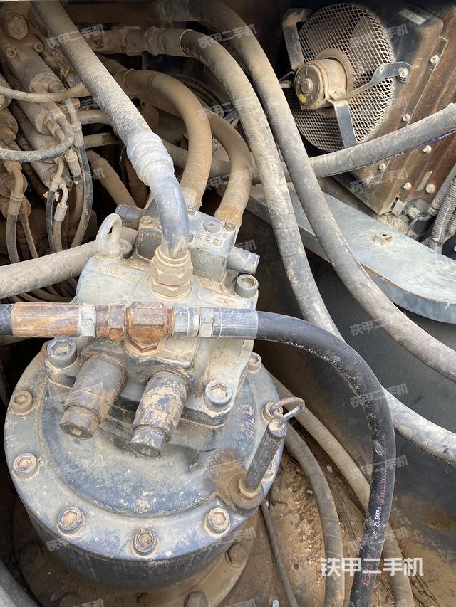 回转马达和主控阀（整机外观）