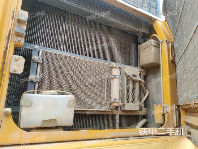 散热器正面(大件舱室) 散热器正面(大件舱室)