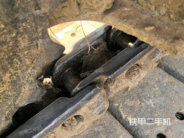 左驅(qū)動輪（行走機構(gòu)）