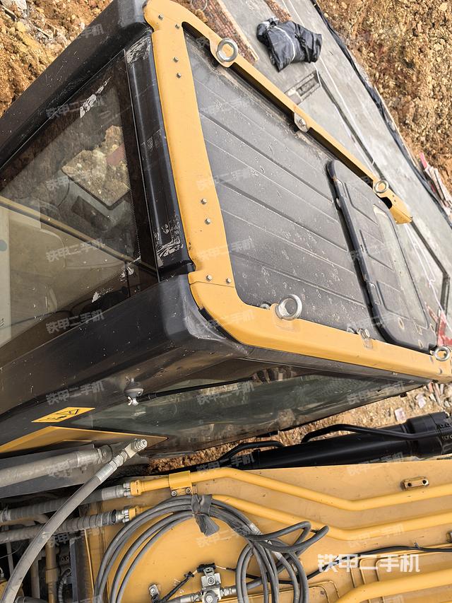 驾驶室顶部（整机外观）