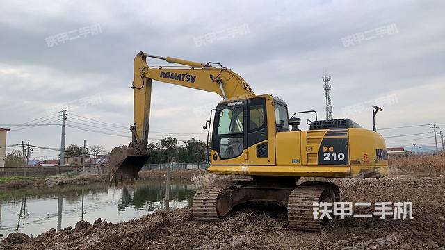 小松PC210-8M0挖掘机的设备实拍-第3张实拍照片