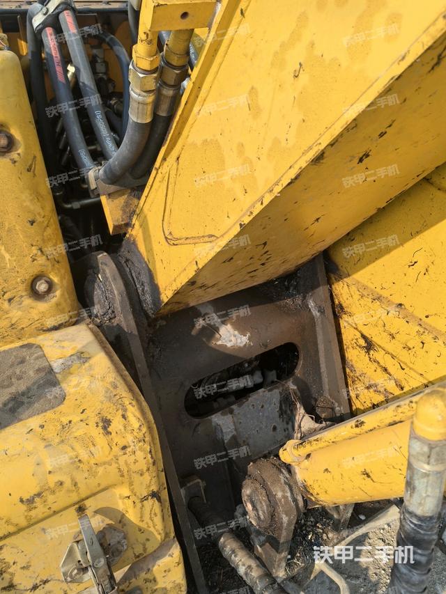 大臂根部?斜（工作和回轉(zhuǎn)裝置）