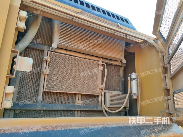 散熱器正面(大件艙室) 散熱器正面(大件艙室)