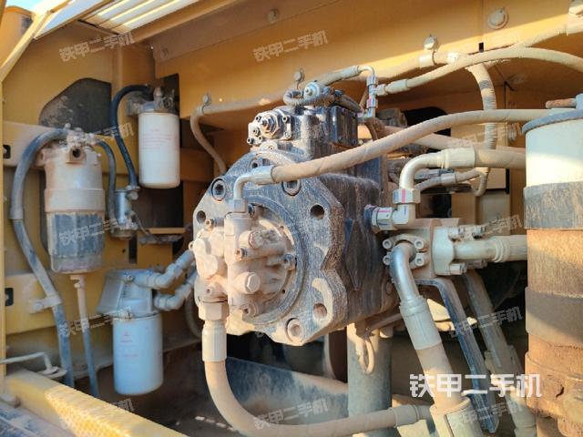 液壓泵斜45?右(大件艙室) 液壓泵斜45?右(大件艙室)