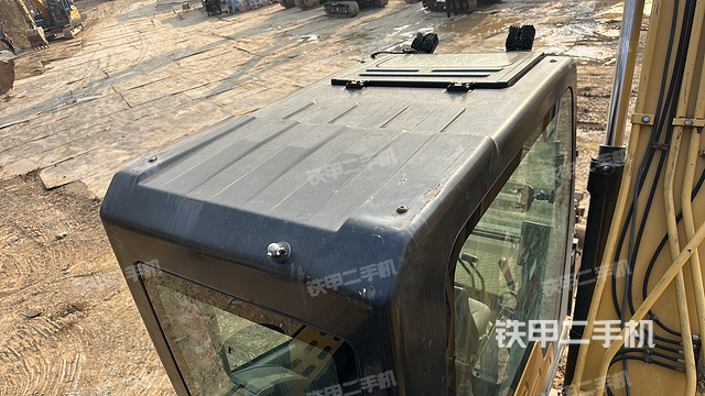 驾驶室顶部（整机外观）