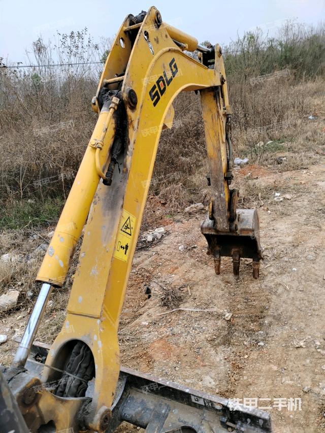 大臂背部俯視（工作和回轉(zhuǎn)裝置）