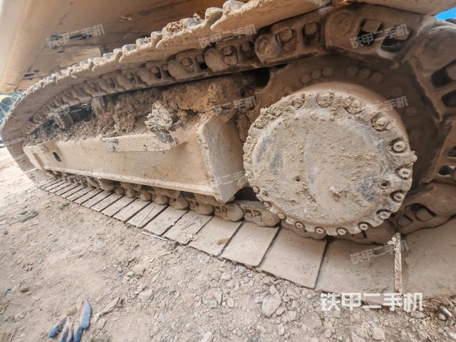 單側(cè)履帶整體(整機(jī)外觀) 單側(cè)履帶整體(整機(jī)外觀)