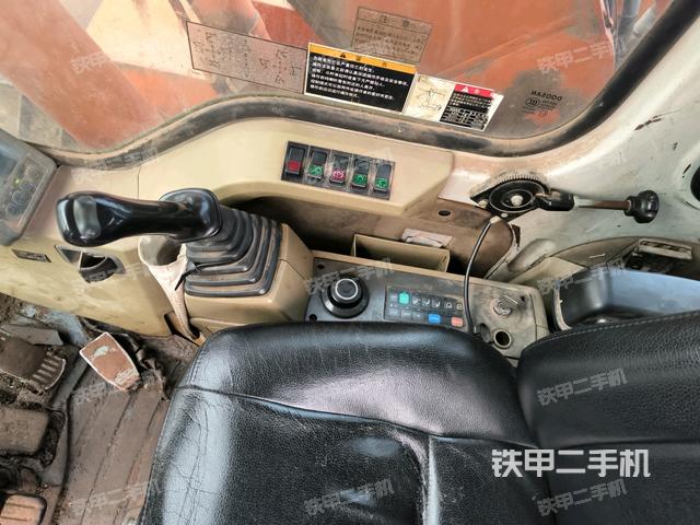 座椅右側(cè)控制臺/鑰匙門/油門/含右手柄（駕駛室部分）