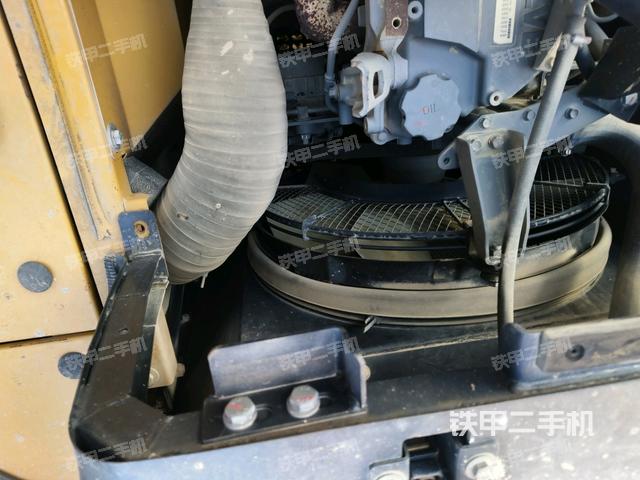 散熱器正面(大件艙室) 散熱器正面(大件艙室)