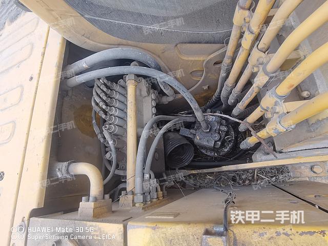 回转马达和主控阀（整机外观）