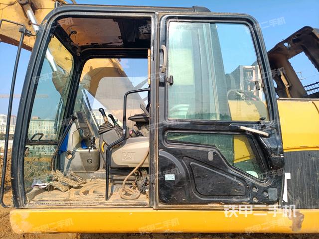 右側(cè)玻璃角標(biāo)（駕駛室部分）