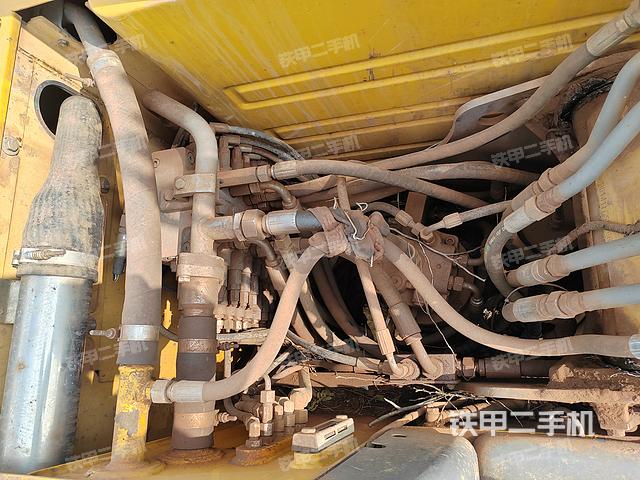 回轉(zhuǎn)馬達和主控閥（整機外觀）