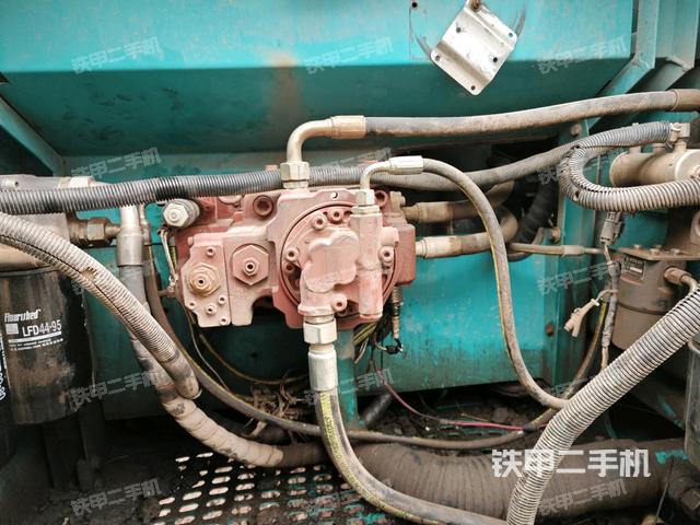 液壓泵斜45?右（大件艙室）