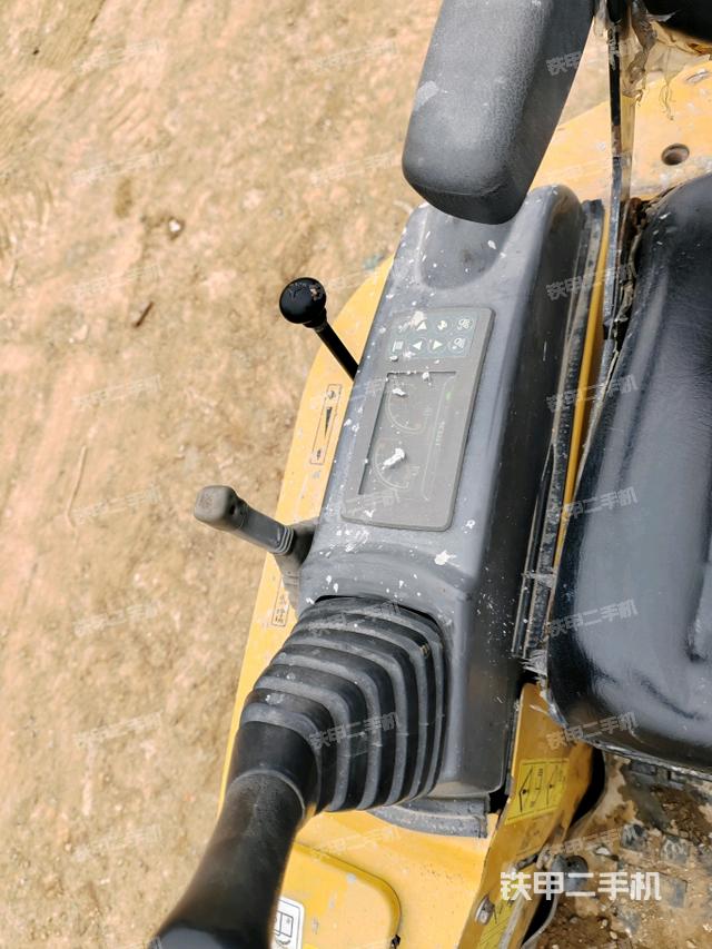 座椅右側(cè)控制臺/鑰匙門/油門/含右手柄（駕駛室部分）